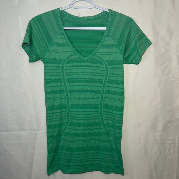 Lululemon Kelly Green Running Shirt Size 0 - Picture 1 of 4